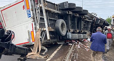 TIR'ın devrildiği kazada şoförün sol kolu koptu