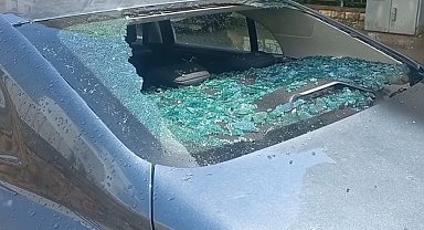 Tokat'ta dolu yağışı; bazı araçlar hasar gördü