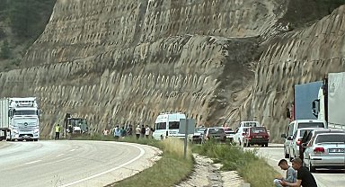 Tokat'ta heyelan; D-100 kara yolu tek yönlü ulaşıma kapandı
