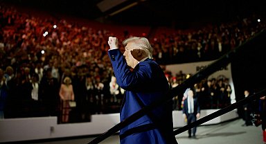 Trump, göçmenler için 'ABD dışına ücretsiz uçuş' kararnamesini imzaladı