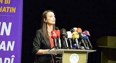 Tülay Hatimoğulları: Toplumun tamamı tarihi bir ana tanıklık ediyor