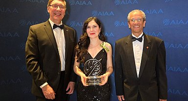 Türk akademisyen, dünyanın en prestijli havacılık ödülünü törenle aldı