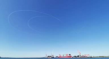 Türk Yıldızları gökyüzüne 'Ay-Yıldız' çizdi