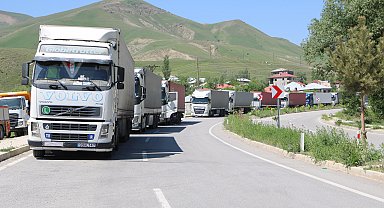 Türkiye-İran sınırında 3 kilometrelik TIR kuyruğu