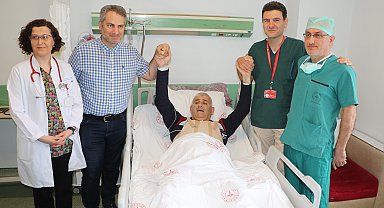 Türkiye'de bir ilk; her iki şah damarı tıkalı Moyamoya hastasına baypas ameliyatı