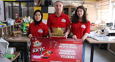Türkiye'den aldığı bayrağı Kıbrıs'ta göndere çeken robot projesiyle TEKNOFEST'te birinci oldular