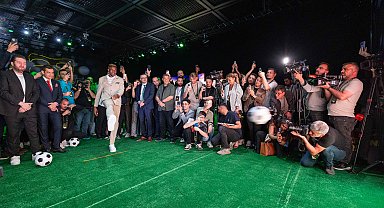 Ülker, Osimhen ve Çizimen'i sahnede buluşturdu