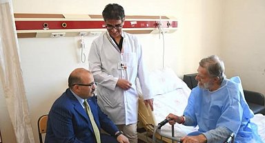 Vali Ustaoğlu, Ahmet Mekin'i tedavi gördüğü hastanede ziyaret etti