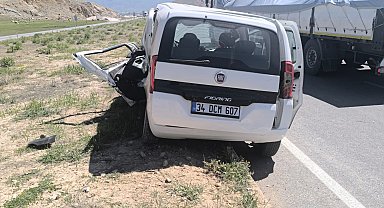 Van'da hafif ticari araçlar çarpıştı: 4 ölü, 2 yaralı