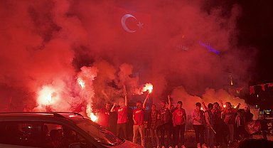 Yalova'da Galatasaraylı taraftarlardan şampiyonluk kutlaması