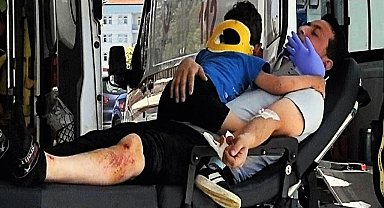 Yaralı babasıyla aynı sedyede, eldivenden şişirilen balonuyla hastaneye kaldırılan Ömer Salih, taburcu oldu