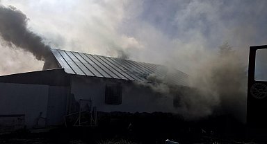 Yayla evinde çıkan yangında 4 kişi dumandan etkilendi