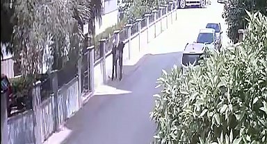 Yüzlerini eşarpla gizleyip, girdikleri dairelerden 1,5 milyon liralık altın çaldılar