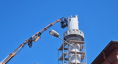 Zonguldak'ta caminin hasarlı ve dayanıksız çıkan minaresi yıkılıyor