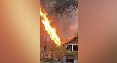 Zorkun Yaylası'nda yangın paniği: 3 ev tamamen, 1 ev ise kısmen yandı