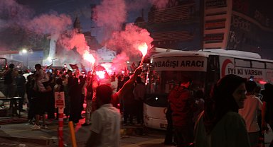 1'inci Lige çıkan Vanspor taraftarları sevinç gösterileri yaptı