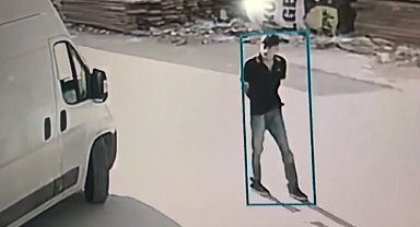 17 yaşında düz kontak yaparak araç çaldı, polisin takibiyle fıstık bahçesinde yakalandı