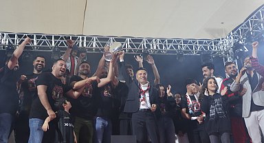 25 yıl sonra 1'inci Lig'e çıkan Van Spor'dan coşkulu kutlama