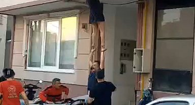 'İntihar' ihbarında bulundu, ekipler ayrılacağı sırada balkondan atlamaya kalkıştı