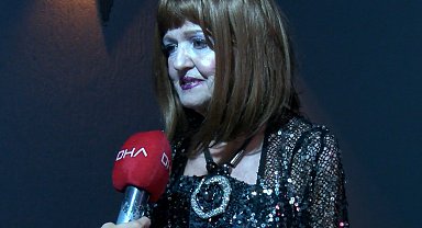 72 yaşında sahneye çıkan Gülden Karaböcek, 43 yıl önce izdiham yaşanan Londra konserini unutamıyor