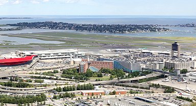 ABD'nin Boston kentindeki havalimanına inen uçak pistin dışına çıktı