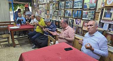 Adana'da 'Ölüler Kahvesi'nde bayram geleneği bu yıl da sürdürüldü