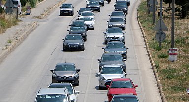 Afyonkarahisar-Antalya yolunda tatil dönüşü yoğunluğu