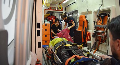 Aksaray'da iki otomobil çarpıştı: 8 yaralı