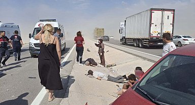 Aksaray'da kum fırtınası zincirleme kazaya neden oldu: 11 yaralı