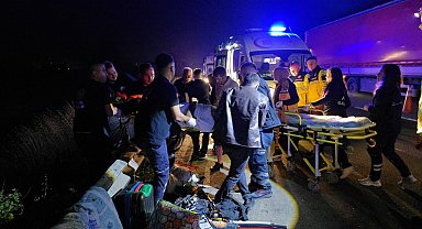 Anadolu Otoyolunda TIR, minibüse çarptı: 7 yaralı