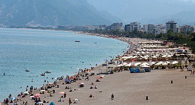Antalya sahillerinde bayram yoğunluğu
