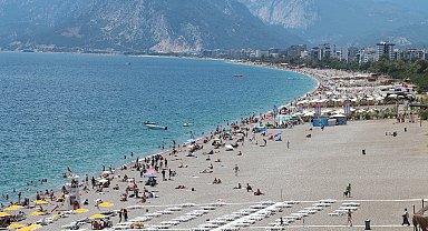 Antalya sahillerinde yoğunluk
