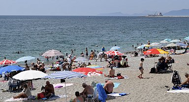 Antalya'da bayramın 3'üncü gününde, sahil ve mesire alanlarında yoğunluk