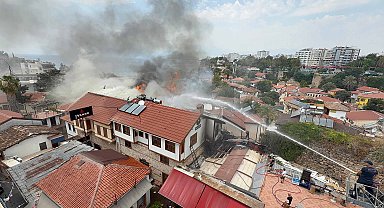 Antalya'da tarihi Kaleiçi semtinde yangın