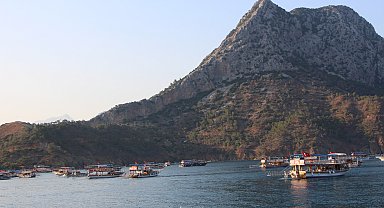 Antalya'da teknecilerden kornalı eylem