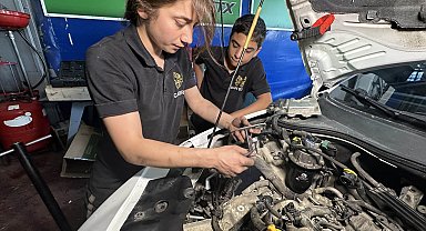 Araçlara meraklı İncilay, sanayide kalfa oldu; tek başına motor tamir ediyor