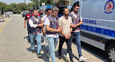 Arkadaşlarıyla plan yapıp çalıştığı iş yerinde hırsızlık yaptı