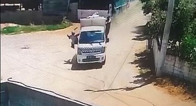 Aydın'da çöp aracından düşen işçi ağır yaralandı; o anlar kamerada