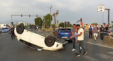 Aydın'da iki otomobilin çarpıştığı kaza kamerada: 5 yaralı