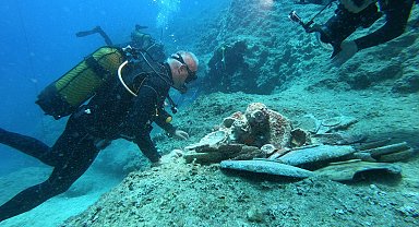 Bakan Ersoy, Antalya'daki seramik batığına dalış yaptı
