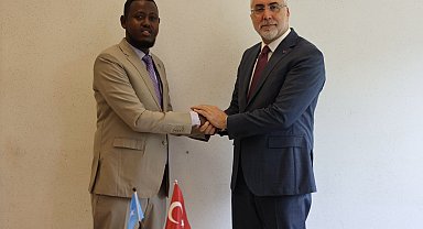 Bakan Işıkhan, Somali Çalışma ve Sosyal İşler Bakanı Adan ile görüştü