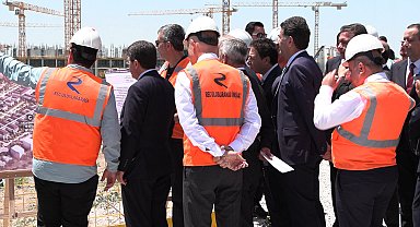 Bakan Tunç, Ankara'daki yeni adalet sarayı şantiyesini ziyaret etti