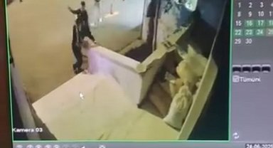 Batman'da bıçaklı saldırı kamerada