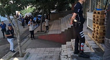 Bingöl - Ekipleri engellemeye çalıştılar; etiketsiz ve tarihi geçmiş 1,8 ton yoğurt ve peynir ele geçirildi Video eklendi