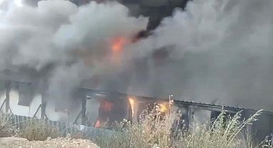 Bodrum'da yangın; 30'a yakın konteyner zarar gördü