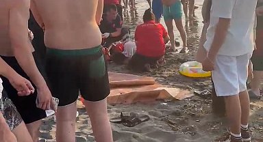 Boğulma tehlikesi geçirip peş peşe suya atladılar; baba ile 3 çocuğu hastaneye kaldırıldı