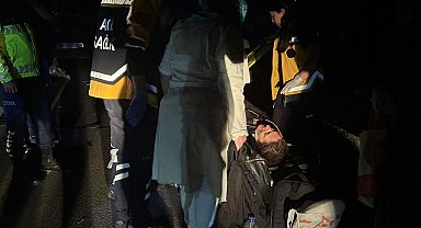 Bolu'da yolcu minibüsü, kamyona çarptı; 16 yaralı