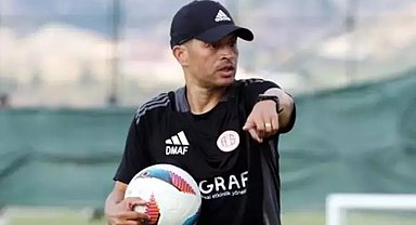 Brezilya Serie B takımlarından Operario, teknik direktörlük görevine Alex de Souza'yı getirdi