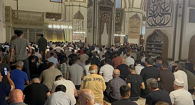 Bursa'da bayram namazını Ulu Camii'nde kıldılar; avlular doldu