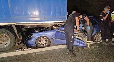 Bursa'da otomobil kamyona çarptı: 1 ölü, 1 ağır yaralı